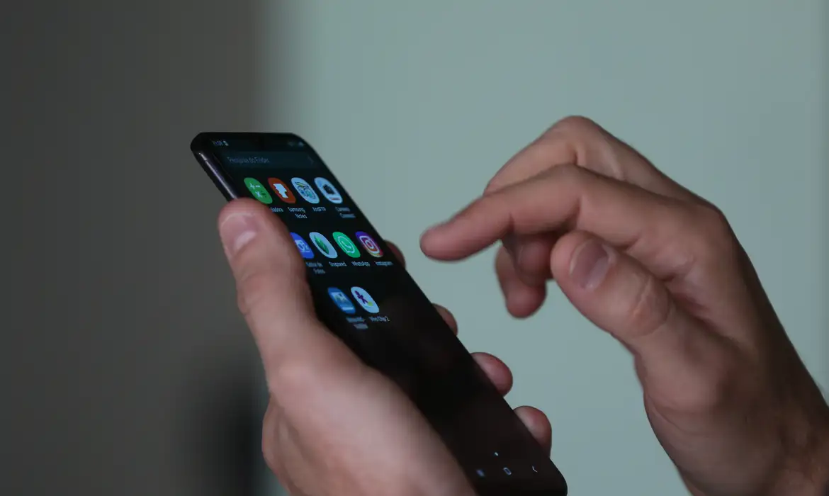 Programa Celular Seguro é uma iniciativa federal de combate ao roubo e ao furto de aparelhos celulares e aplicativos digitais no país/Foto: Tânia Rêgo/Agência Brasil Programa Celular Seguro é uma iniciativa federal de combate ao roubo e ao furto de aparelhos celulares e aplicativos digitais no país/Foto: Tânia Rêgo/Agência Brasil