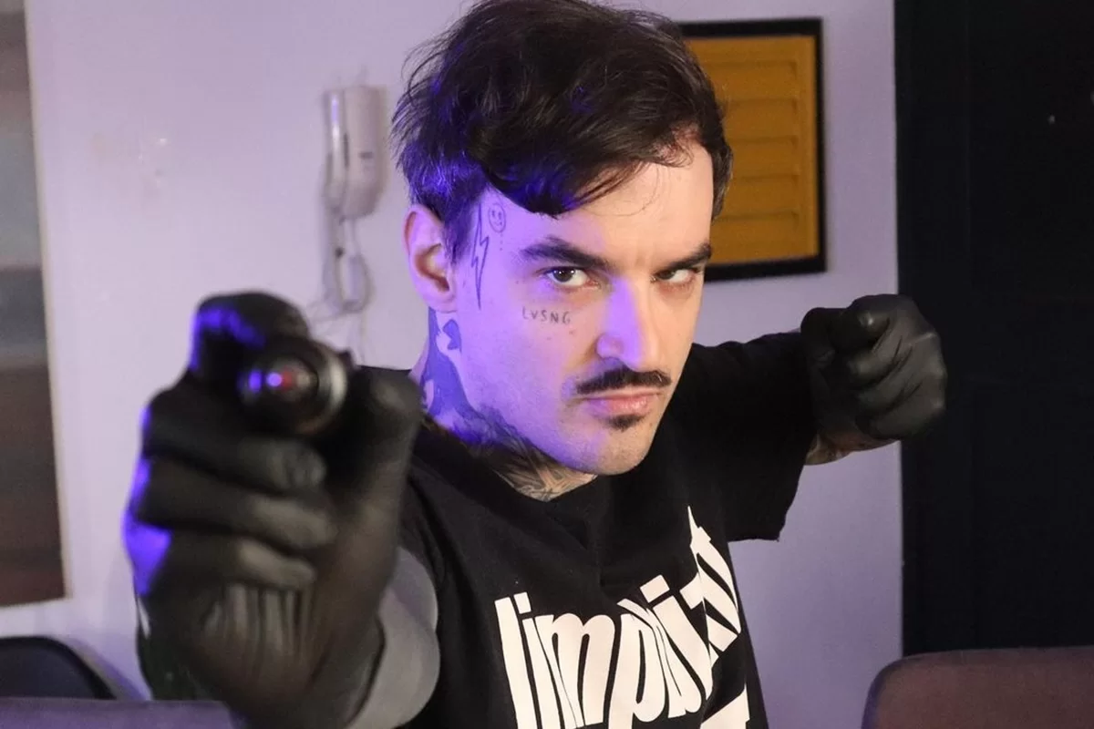 Influencer foi encontrado morto dentro do apartamento, nesta quarta-feira (27/12)/Foto: Reprodução