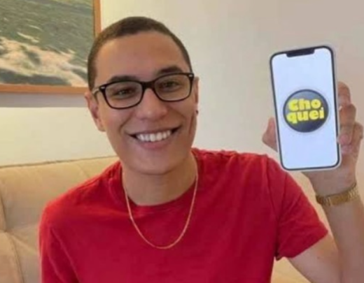 Web pede que Raphael Souza, criador da página de fofoca "Choquei", seja responsabilizado pela morte de jovem/Foto: Reprodução/Redes Sociais Web pede que Raphael Souza, criador da página de fofoca "Choquei", seja responsabilizado pela morte de jovem/Foto: Reprodução/Redes Sociais