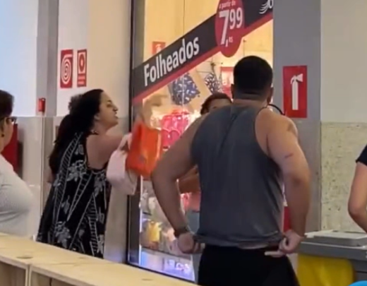 Mulher que chamou faxineira de shopping de "palha&ccedil;a analfabeta" teria sido alertada sobre ch&atilde;o molhado/Foto: Reprodu&ccedil;&atilde;o