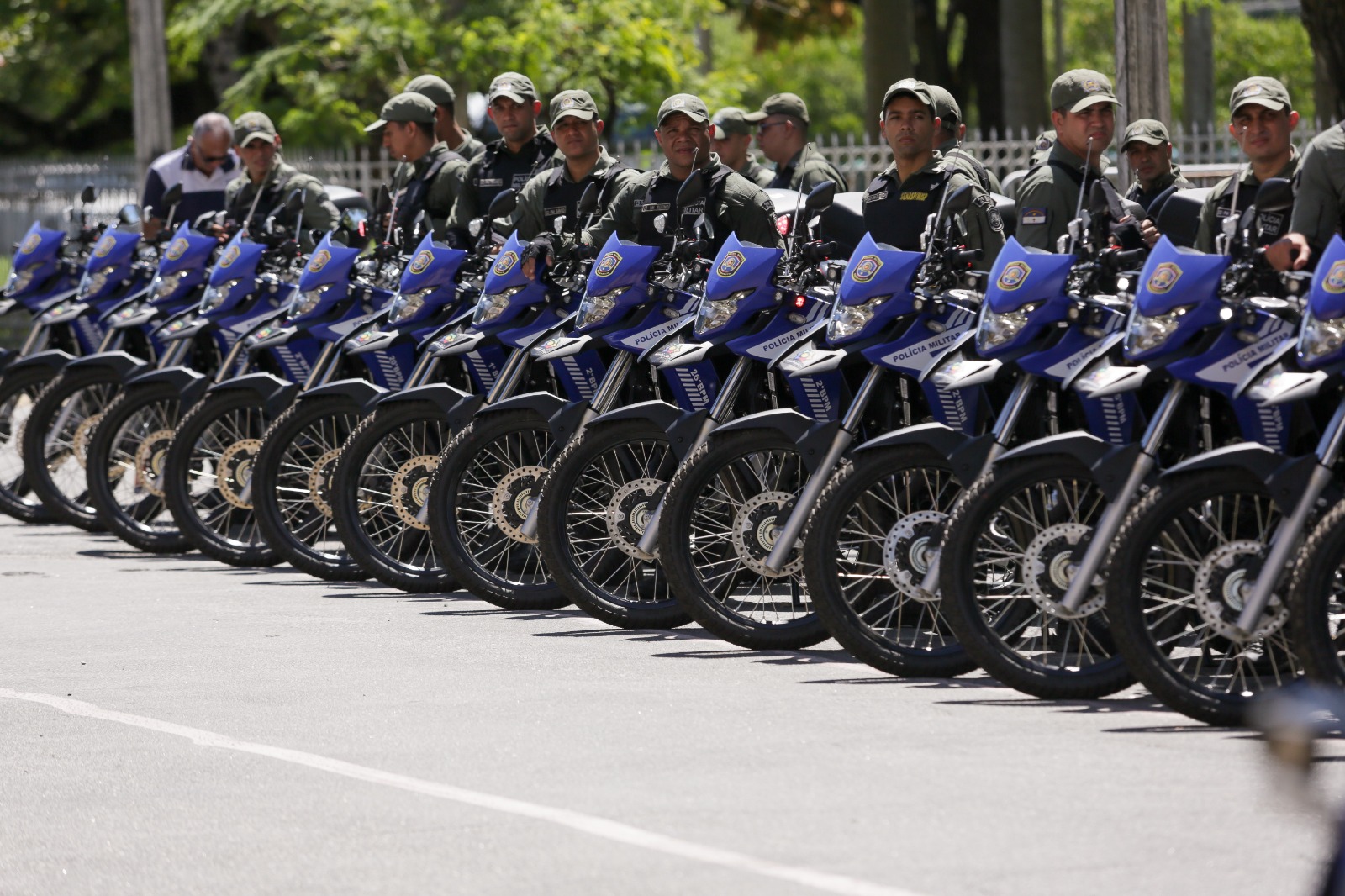 Mais de 100 motos foram entregues pelo governo para as pol&iacute;cias/Foto: Rafael Vieira/DP