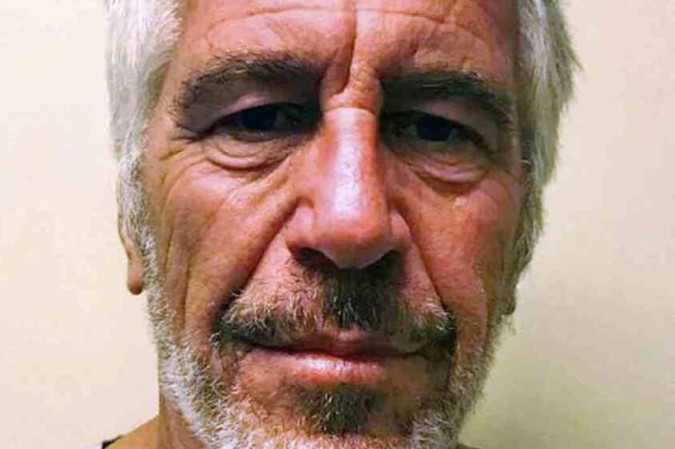 Esta foto obtida em 11 de julho de 2019, cortesia do Registro de Criminosos Sexuais do Estado de Nova York, mostra Jeffrey Epstein/crédito: HO / NEW YORK STATE SEX OFFENDER REGISTRY / AFP Esta foto obtida em 11 de julho de 2019, cortesia do Registro de Criminosos Sexuais do Estado de Nova York, mostra Jeffrey Epstein/crédito: HO / NEW YORK STATE SEX OFFENDER REGISTRY / AFP