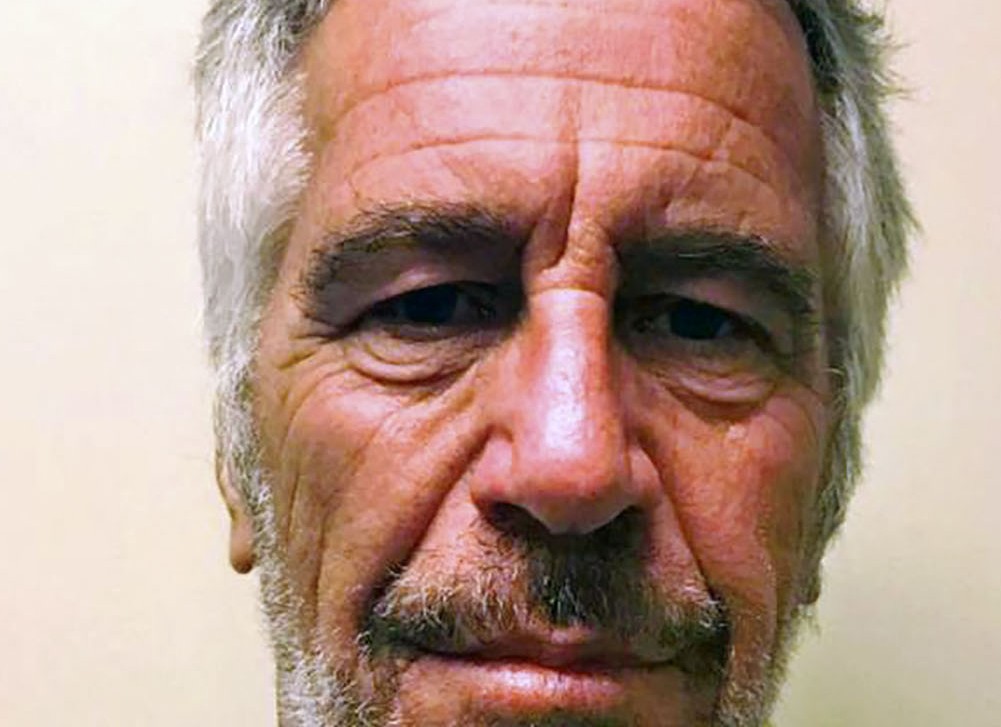 Jeffrey Epstein foi encontrado morto em uma prisão de Manhattan em 2019/Crédito: HO / NEW YORK STATE SEX OFFENDER REGISTRY / AFP Jeffrey Epstein foi encontrado morto em uma prisão de Manhattan em 2019/Crédito: HO / NEW YORK STATE SEX OFFENDER REGISTRY / AFP