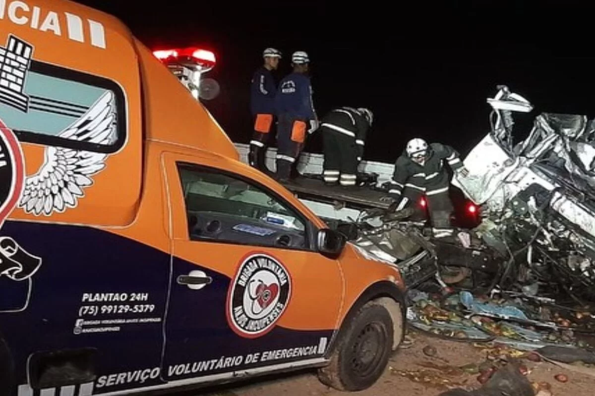 Acidente aconteceu na madrugada desta segunda (08)/Foto: Reprodução/Redes Sociais Acidente aconteceu na madrugada desta segunda (08)/Foto: Reprodução/Redes Sociais
