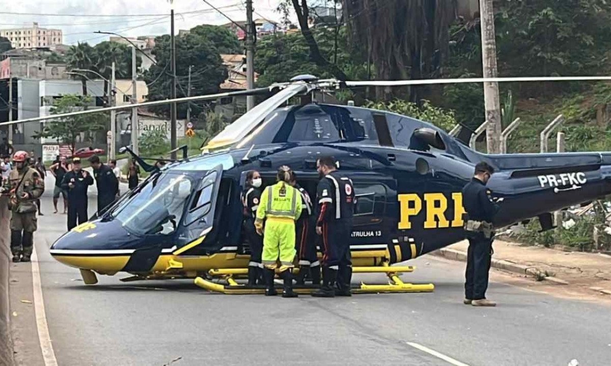 Helicóptero da PRF caiu durante resgate no Anel Rodoviário/Foto: Wellington Barbosa/EM/D.A. Press Helicóptero da PRF caiu durante resgate no Anel Rodoviário/Foto: Wellington Barbosa/EM/D.A. Press