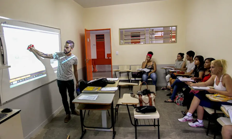 MP enviada pelo governo e aprovada pelo Congresso prevê o incentivo para os estudantes cadastrados no Cadastro Único de Programas Sociais (CadÚnico)/Crédito: Joel Rodrigues / Agência Brasil MP enviada pelo governo e aprovada pelo Congresso prevê o incentivo para os estudantes cadastrados no Cadastro Único de Programas Sociais (CadÚnico)/Crédito: Joel Rodrigues / Agência Brasil