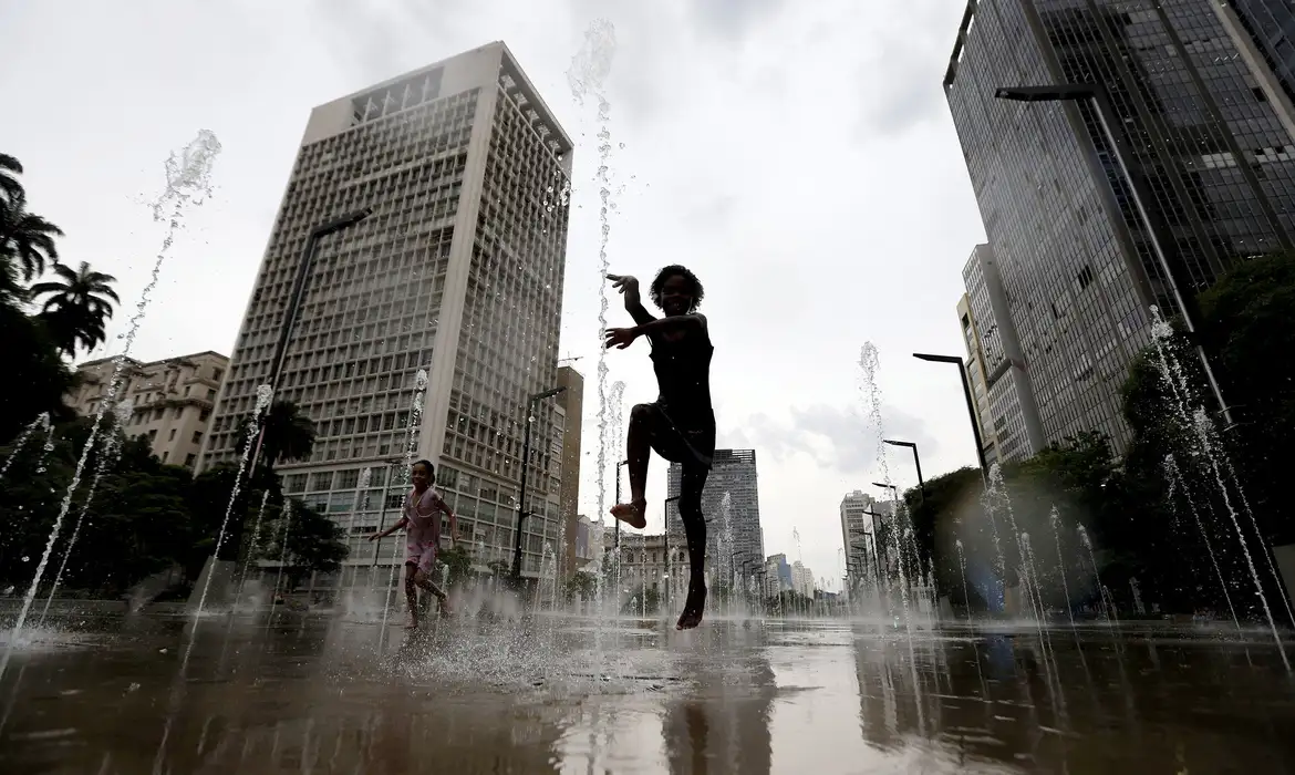 Os países acertaram, no Acordo de Paris de 2015, em tentar impedir que o aquecimento global/Crédito: Paulo Pinto / Agência Brasil Os países acertaram, no Acordo de Paris de 2015, em tentar impedir que o aquecimento global/Crédito: Paulo Pinto / Agência Brasil