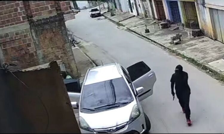 Crime aconteceu em plena luz do dia, no bairro da Guabiraba, nesta quarta-feira (10)/Reprodução/Redes Sociais Crime aconteceu em plena luz do dia, no bairro da Guabiraba, nesta quarta-feira (10)/Reprodução/Redes Sociais