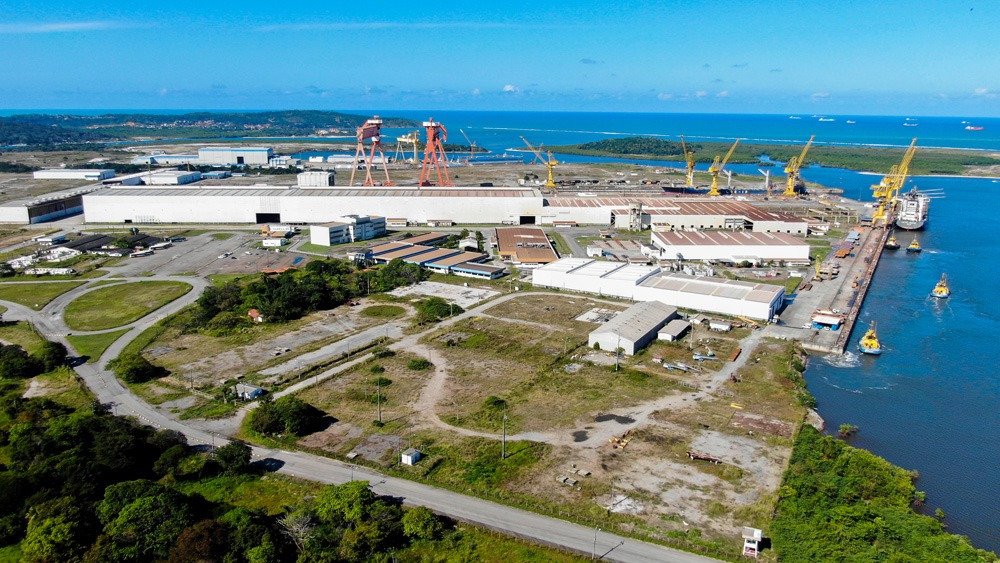 Com a conclusão da primeira etapa, o terminal de contêineres poderá movimentar até 400 mil TEUs por ano/Foto: Divulgação/Suape Com a conclusão da primeira etapa, o terminal de contêineres poderá movimentar até 400 mil TEUs por ano/Foto: Divulgação/Suape