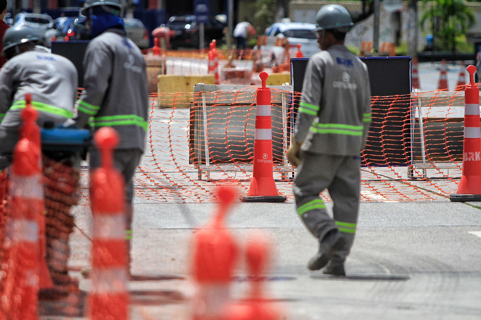 A obra planejada consiste na substituição de cerca de 10 metros de tubulação da rede coletora de esgoto, trecho que se encontra danificado.