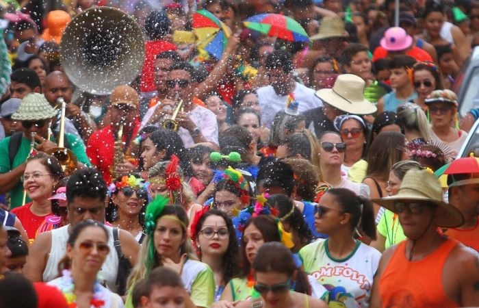 Foliões já procuram por cosméticos e adereços para compor caracterização./Foto: Arquivo DP