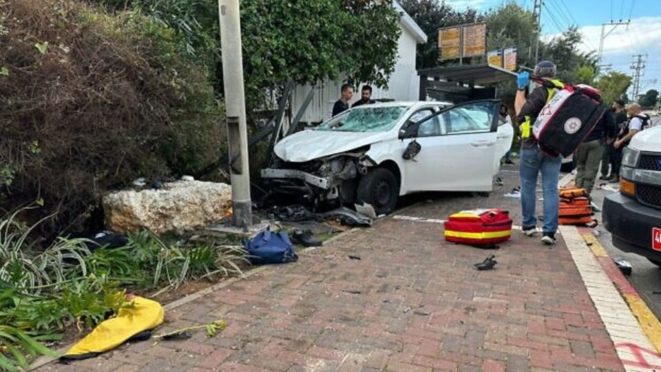 Uma mulher de 70 anos morreu e pelo menos 17 ficaram feridas, entre elas quatro crianças/Foto: Divulgação/Serviço de ambulância Magen David Adom