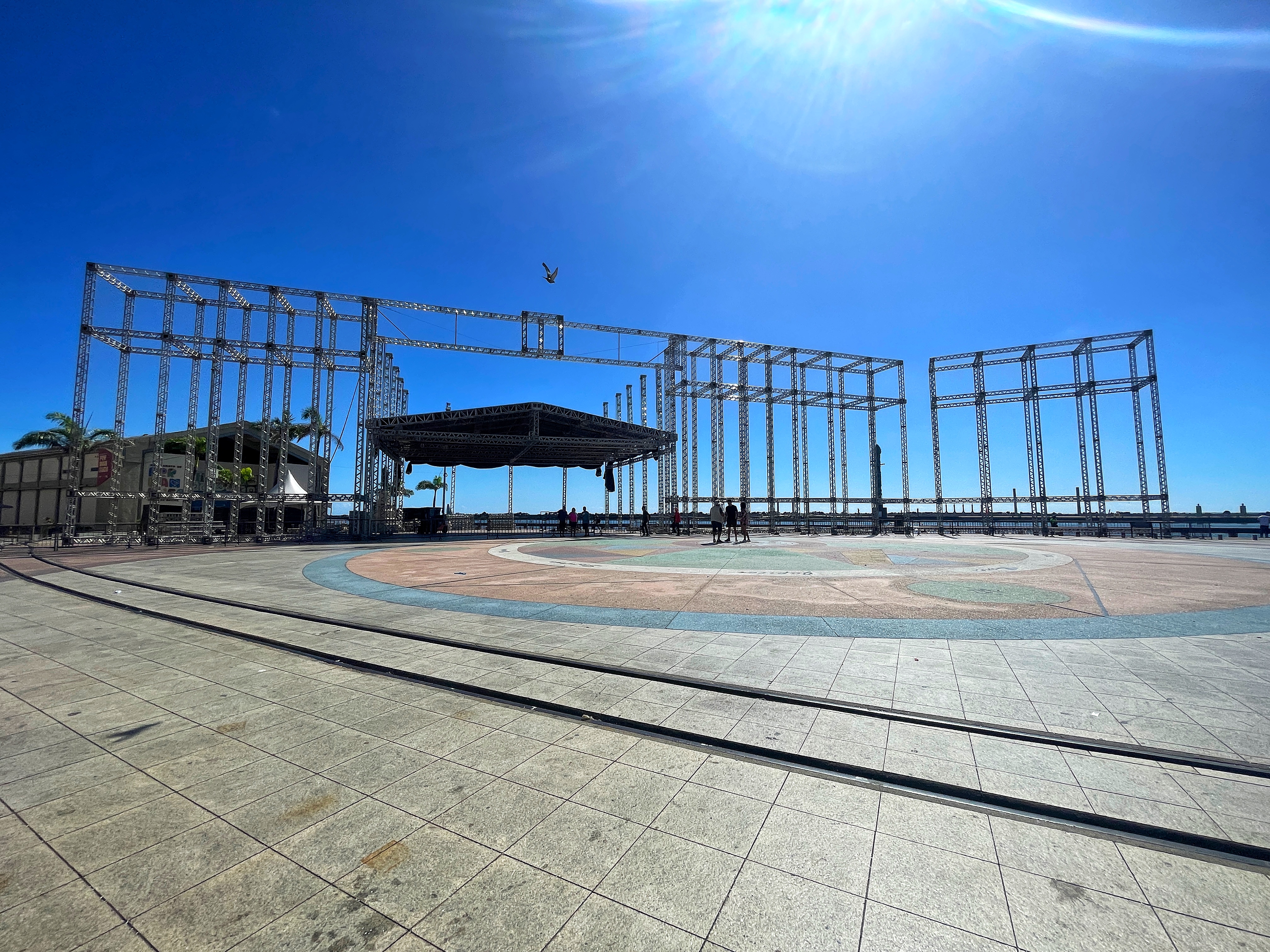 Faltando menos de um mês para o carnaval, Recife intensifica os preparativos para receber atrações e público./Foto: Romulo Chico/ Esp DP Foto