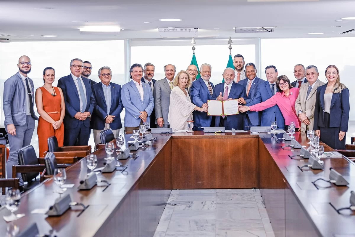 O presidente Lula sancionou, nesta terça-feira (16/1), a lei para a revisão anual da tabela dos prestadores de serviços ao SUS/Foto: Presidência/Ricardo Stuckert O presidente Lula sancionou, nesta terça-feira (16/1), a lei para a revisão anual da tabela dos prestadores de serviços ao SUS/Foto: Presidência/Ricardo Stuckert