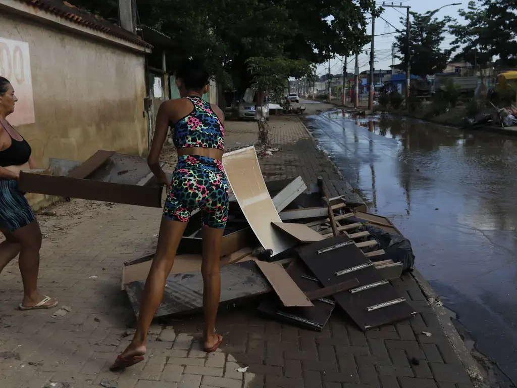 Estragos e prejuízos causados pelas chuvas em Belford Roxo, na Baixada Fluminense/foto: Fernando Frazão/Agência Brasil Estragos e prejuízos causados pelas chuvas em Belford Roxo, na Baixada Fluminense/foto: Fernando Frazão/Agência Brasil