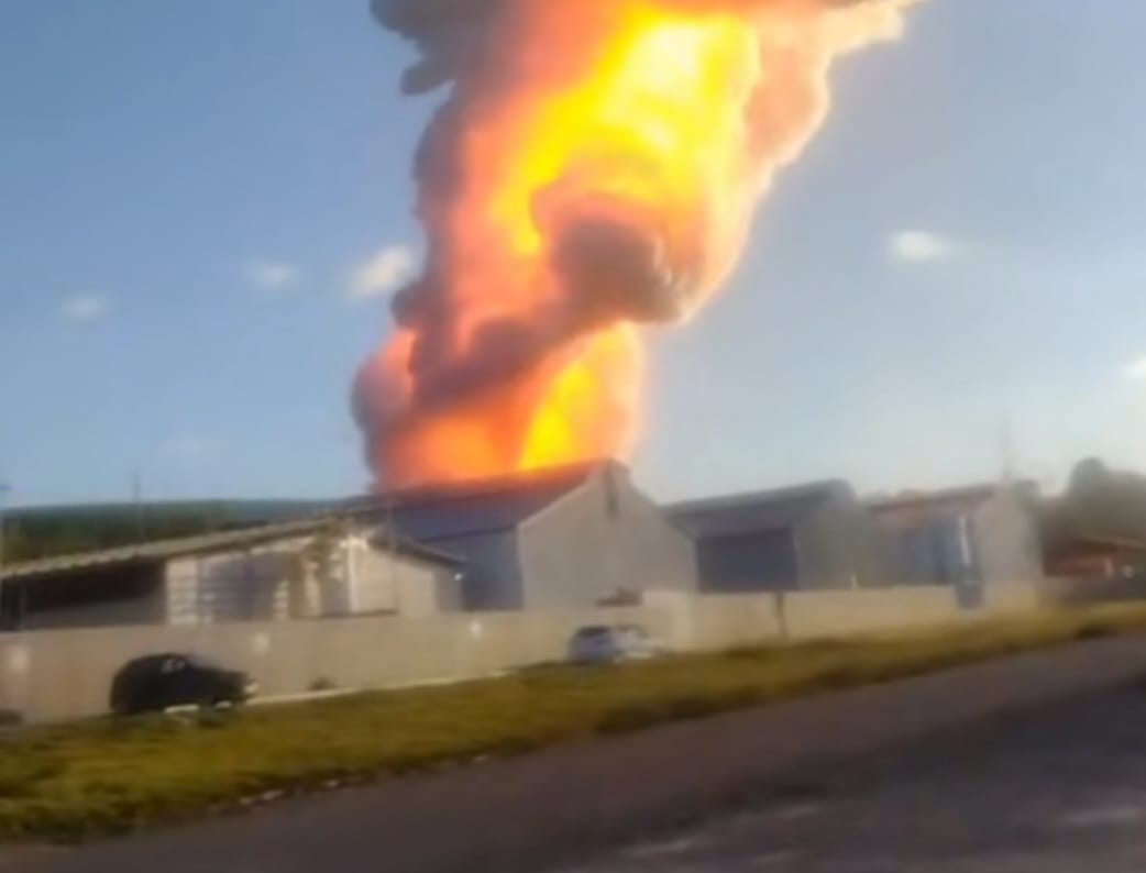 O fogo pôde ser visto de longe/Foto: Reprodução/TikTok O fogo pôde ser visto de longe/Foto: Reprodução/TikTok