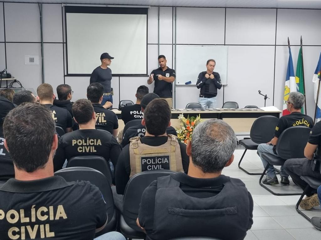 Policiais participaram da Operação Conluio 2