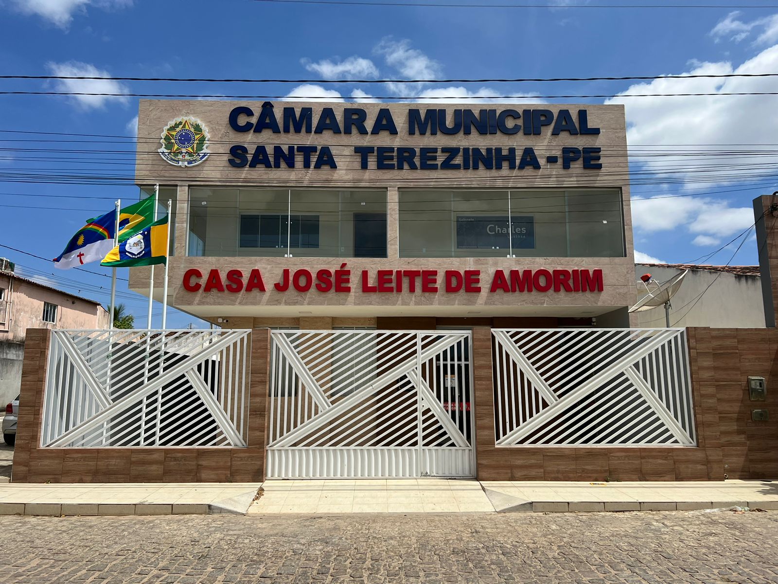 Os alvos da operação foram três vereadores da Câmara Municipal de Santa Terezinha, no Sertão do Estado