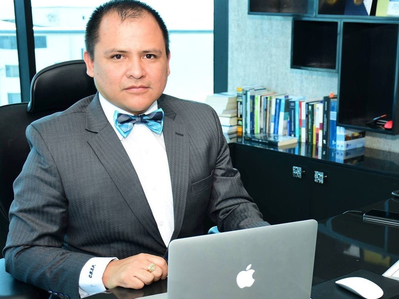 César Suárez investigava a invasão de homens armados ao canal de televisão TC/foto: Reprodução/Facebook César Suárez investigava a invasão de homens armados ao canal de televisão TC/foto: Reprodução/Facebook
