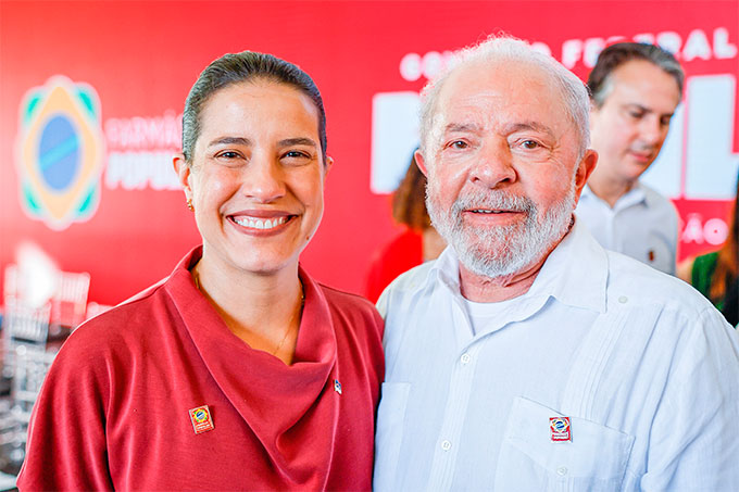 Governadora Raquel Lyra e o presidente Lula durante cerimônia de lançamento do programa Farmácia Popular, em Brasília/Ricardo Stuckert/PR Governadora Raquel Lyra e o presidente Lula durante cerimônia de lançamento do programa Farmácia Popular, em Brasília/Ricardo Stuckert/PR