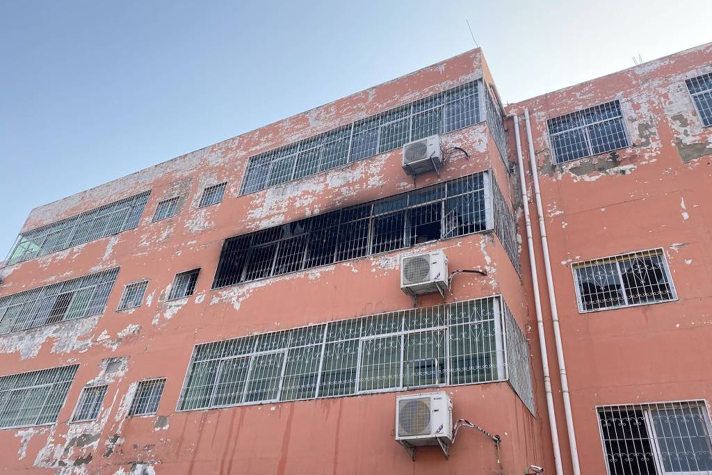 A área próxima da escola foi isolada na noite deste sábado (manhã no Brasil), com mais de uma dezena de policiais fazendo patrulhas, constataram jornalistas da AFP/Foto: Reprodução/Xinhua News A área próxima da escola foi isolada na noite deste sábado (manhã no Brasil), com mais de uma dezena de policiais fazendo patrulhas, constataram jornalistas da AFP/Foto: Reprodução/Xinhua News