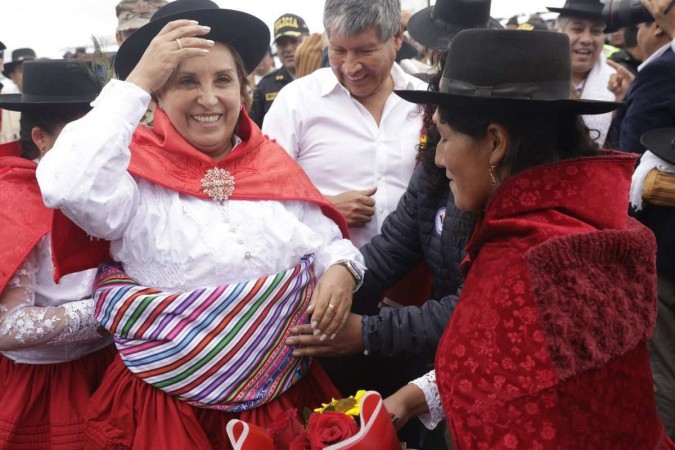 Uma das mulheres culpa a presidente pela morte do marido, em um violento protesto contra o governo de Boluarte em 15 de dezembro de 2022/Foto: Luis Iparraguirre / Presidência Peruana / AFP