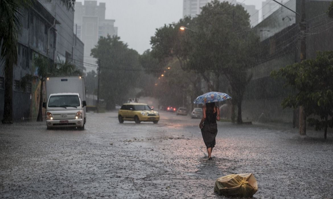 Alerta foi emitido na manhã desta segunda-feira (22)/foto: Arquivo/Marcelo Camargo/Agência Brasil