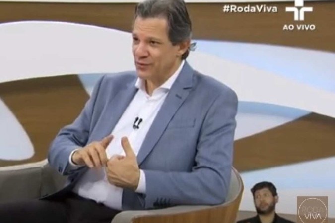 ''É muito difícil com a taxa em 13,75%, como estava até agosto, alguém se dispor a investir. Muito difícil, porque qualquer coisa rende menos do que 3,75%'', afirmou o ministro/Crédito: Reprodução Roda Viva ''É muito difícil com a taxa em 13,75%, como estava até agosto, alguém se dispor a investir. Muito difícil, porque qualquer coisa rende menos do que 3,75%'', afirmou o ministro/Crédito: Reprodução Roda Viva