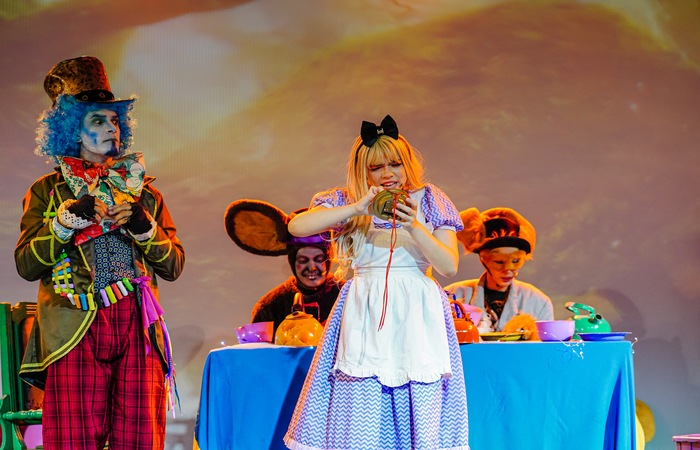 'Alice no País das Maravilhas' será encenado no Parque Dona Lindu/Crédito: Barney Fotografia 'Alice no País das Maravilhas' será encenado no Parque Dona Lindu/Crédito: Barney Fotografia