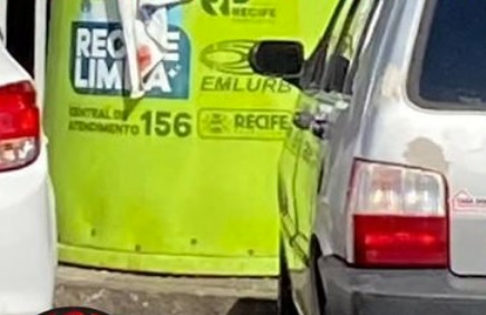 Caixa de coleta de lixo reciclável é o local one feto foi achado/Foto: Redes Sociais