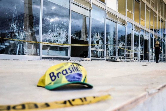 Segundo a pesquisa, mais da metade dos brasileiros (54,9%) defende que absolutamente todos os envolvidos nos atos devem receber punições, enquanto 26,1% prefere que "apenas algumas" pessoas envolvidas sejam punida/foto: Fellipe Sampaio /SCO/STF Segundo a pesquisa, mais da metade dos brasileiros (54,9%) defende que absolutamente todos os envolvidos nos atos devem receber punições, enquanto 26,1% prefere que "apenas algumas" pessoas envolvidas sejam punida/foto: Fellipe Sampaio /SCO/STF