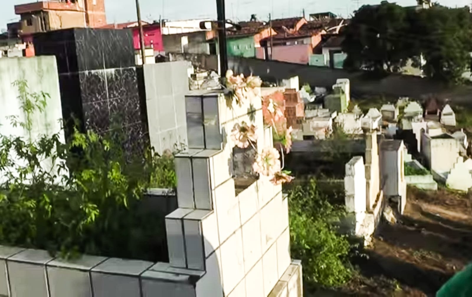 De acordo com informações extraoficiais, o trabalhador se chamava Edvaldo Pereira da Silva/Foto: Reprodução/YouTube De acordo com informações extraoficiais, o trabalhador se chamava Edvaldo Pereira da Silva/Foto: Reprodução/YouTube