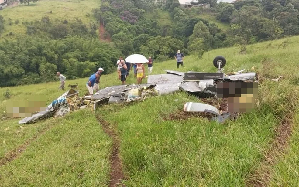 Avião cai em Minas Gerais e deixa, ao menos, cinco mortos/(Foto: Divulgação) Avião cai em Minas Gerais e deixa, ao menos, cinco mortos/(Foto: Divulgação)