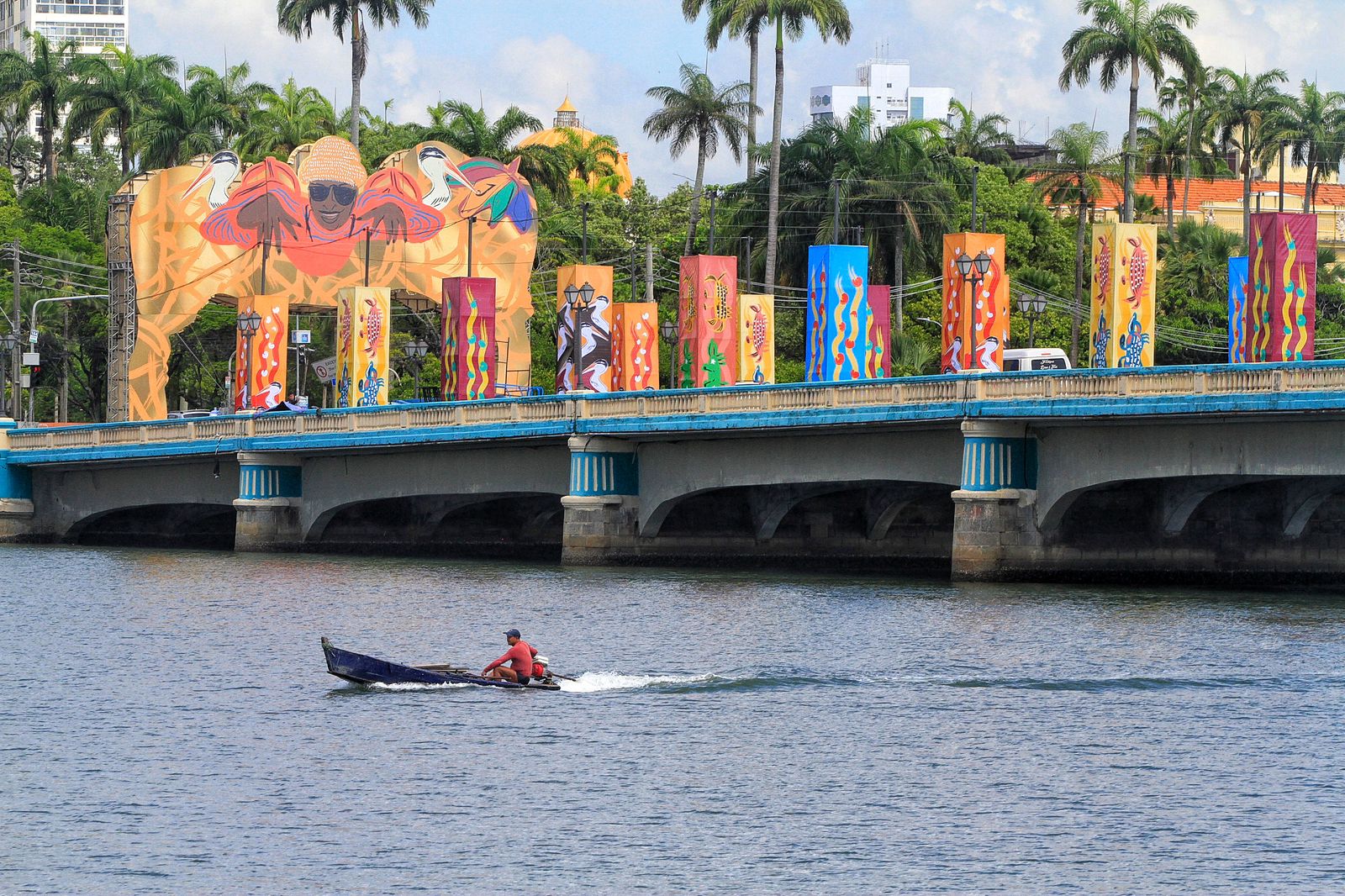 Ponte do recife ganhou decoração para o Carnaval 2024/Foto: Romulo Chico/ DP Ponte do recife ganhou decoração para o Carnaval 2024/Foto: Romulo Chico/ DP