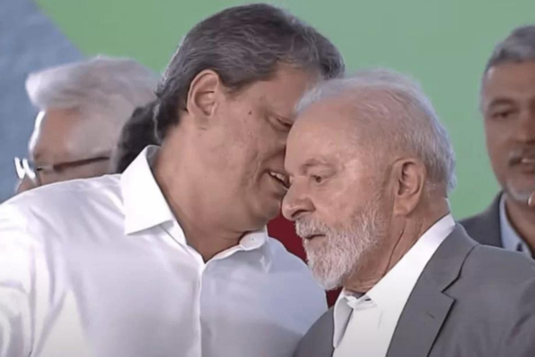 Lula (PT) conversa com o governador de São Paulo Tarcísio de Freitas (REPUBLICANOS)/Crédito: Reprodução / Youtube Lula (PT) conversa com o governador de São Paulo Tarcísio de Freitas (REPUBLICANOS)/Crédito: Reprodução / Youtube