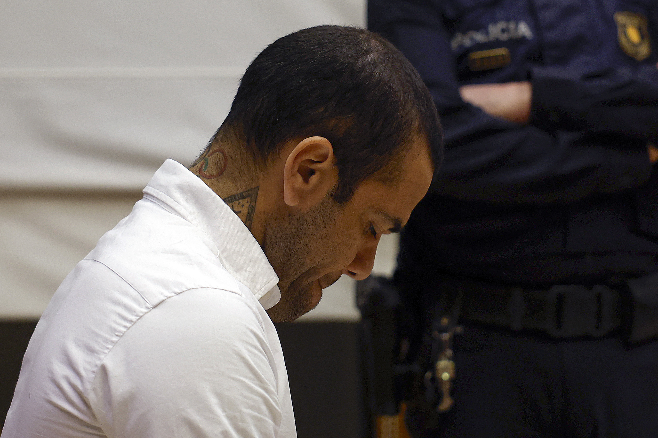 Julgamento de Daniel Alves começou nesta segunda-feira (05)/Foto: ALBERTO ESTÉVEZ / POOL / AFP Julgamento de Daniel Alves começou nesta segunda-feira (05)/Foto: ALBERTO ESTÉVEZ / POOL / AFP