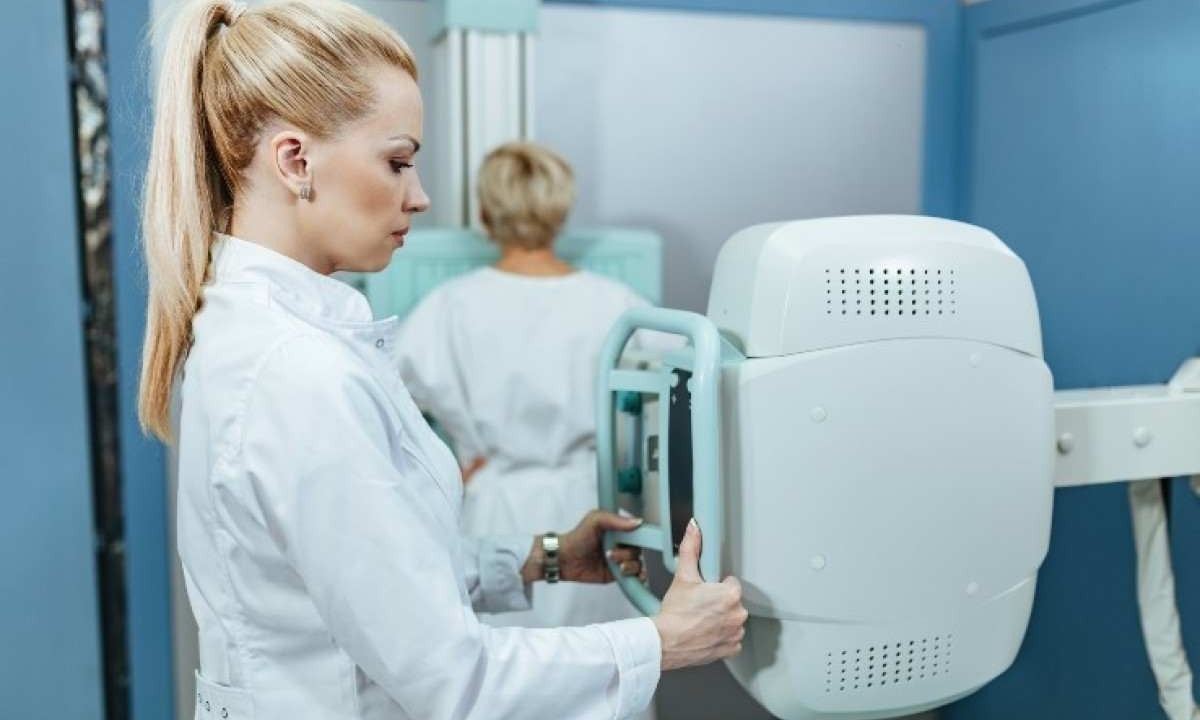 Quanto à periodicidade para fins de rastreamento, o Ministério da Saúde sugere que, em mulheres sem fatores de risco, o exame seja feito a cada dois anos, dentro da faixa etária recomendada, que é de 50 a 69 anos/foto: Drazen Zigic/Freepik Quanto à periodicidade para fins de rastreamento, o Ministério da Saúde sugere que, em mulheres sem fatores de risco, o exame seja feito a cada dois anos, dentro da faixa etária recomendada, que é de 50 a 69 anos/foto: Drazen Zigic/Freepik