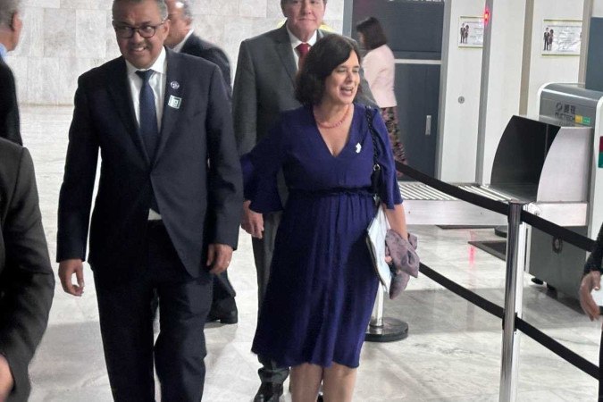 Tedros Adhanom, diretor-geral da OMS e a ministra da Saúde, Nísia Trindade chegam para conversar com o presidente Lula