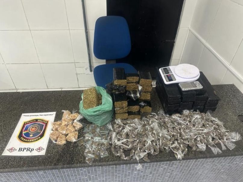 Maconha e crack foram apreendidos/Foto: PM Maconha e crack foram apreendidos/Foto: PM