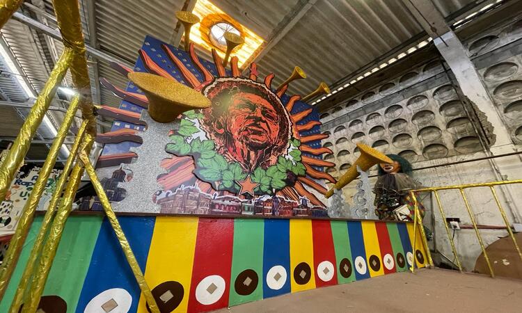 Reginaldo Rossi é homenageado em carro alegórico