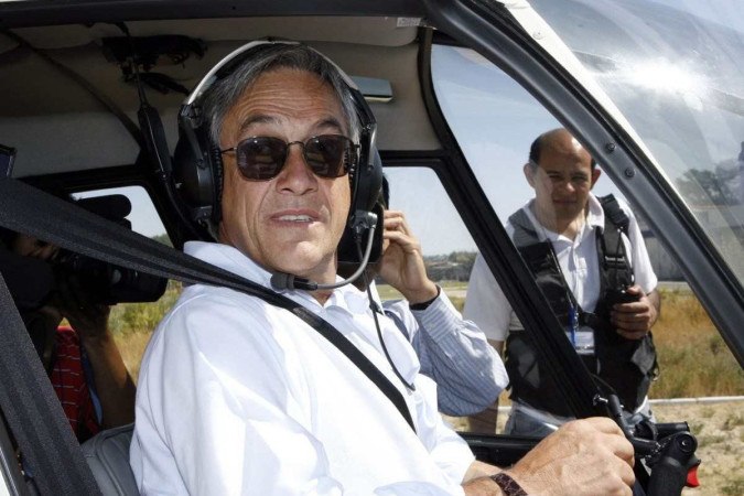 Sebastián Piñera a bordo de seu helicóptero, em foto de 2006/foto: AFP Sebastián Piñera a bordo de seu helicóptero, em foto de 2006/foto: AFP