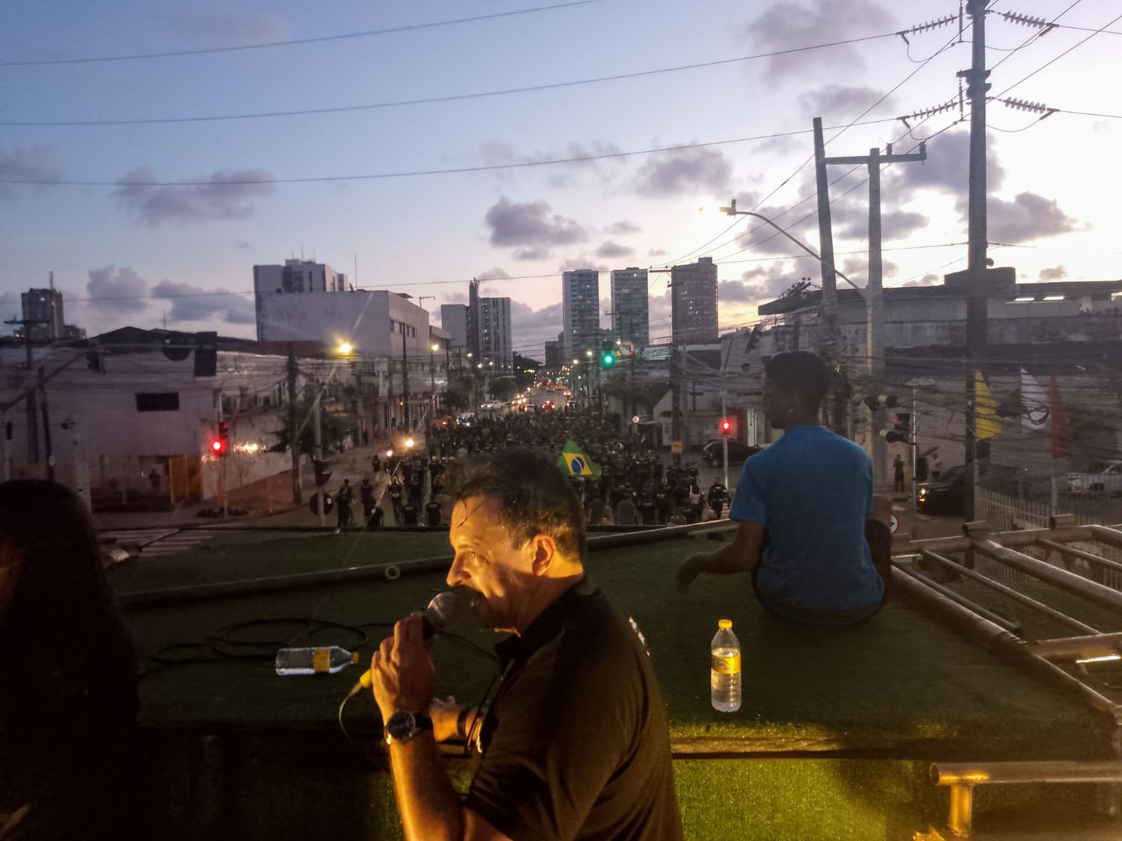 A categoria havia decidido pela paralisação das atividades no Carnaval em assembleia geral na última terça (6); nesta sexta (9), o Sinpol anunciou que suspendeu a deflagração de greve