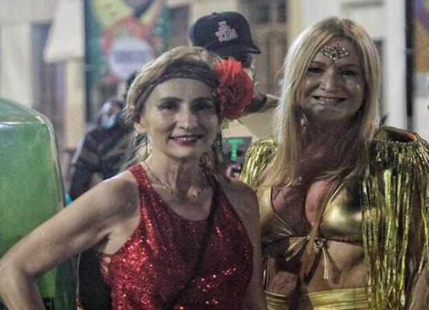 As amigas arquitetas e moradoras do bairro de Boa Viagem também vieram prestigiar o carnaval de rua do Recife Antigo