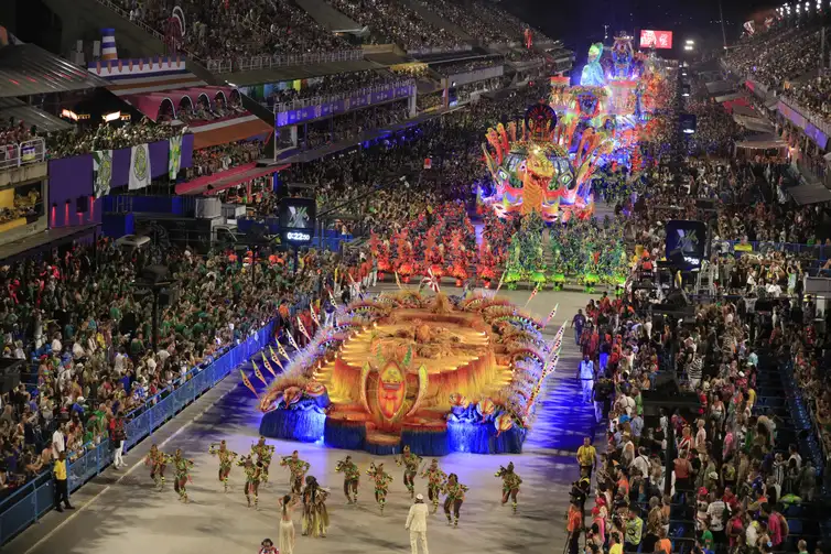 Desfile da Viradouro no sambódromo da Marquês de Sapucaí/foto: Marco Terranova/Riotur Desfile da Viradouro no sambódromo da Marquês de Sapucaí/foto: Marco Terranova/Riotur