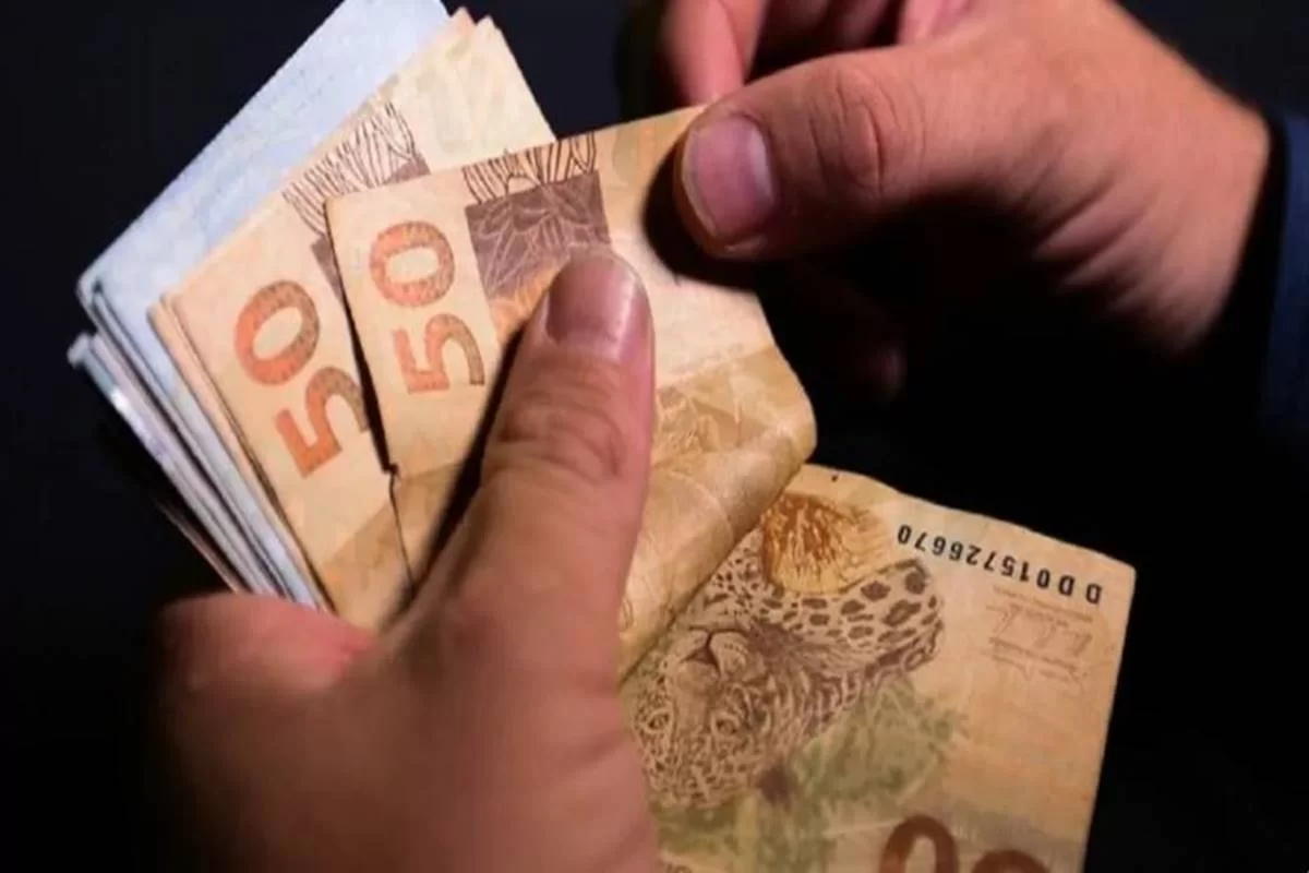 Para saber se vai receber e quanto vai cair na conta, o trabalhador deverá consultar a Carteira de Trabalho Digital ou o portal Gov.br./Crédito: Reprodução/Agência Brasil Para saber se vai receber e quanto vai cair na conta, o trabalhador deverá consultar a Carteira de Trabalho Digital ou o portal Gov.br./Crédito: Reprodução/Agência Brasil