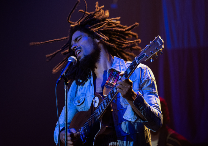 Naturalidade na atuação de Kingsley Ben-Adir como Bob Marley é maior virtude do filme/Paramount Naturalidade na atuação de Kingsley Ben-Adir como Bob Marley é maior virtude do filme/Paramount