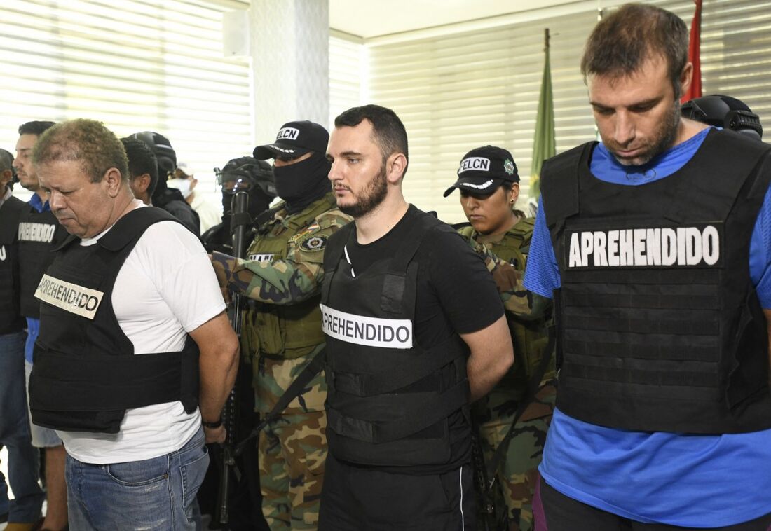 Lourival Máximo da Fonseca foi entregue às autoridades do Brasil/foto: RODRIGO URZAGASTI/AFP Lourival Máximo da Fonseca foi entregue às autoridades do Brasil/foto: RODRIGO URZAGASTI/AFP