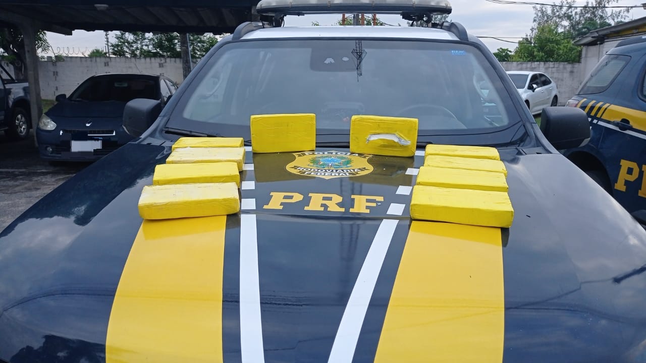 Droga foi apreendida no quilometro 81 da BR-101, em Jaboatão dos Guararapes/Foto: Divulgação/PRF Droga foi apreendida no quilometro 81 da BR-101, em Jaboatão dos Guararapes/Foto: Divulgação/PRF