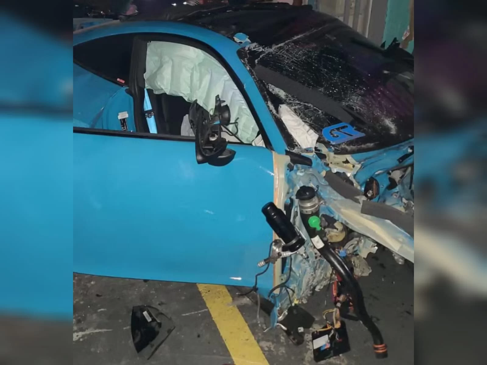 Porshe destruída após acidente/Crédito: Reprodução Porshe destruída após acidente/Crédito: Reprodução