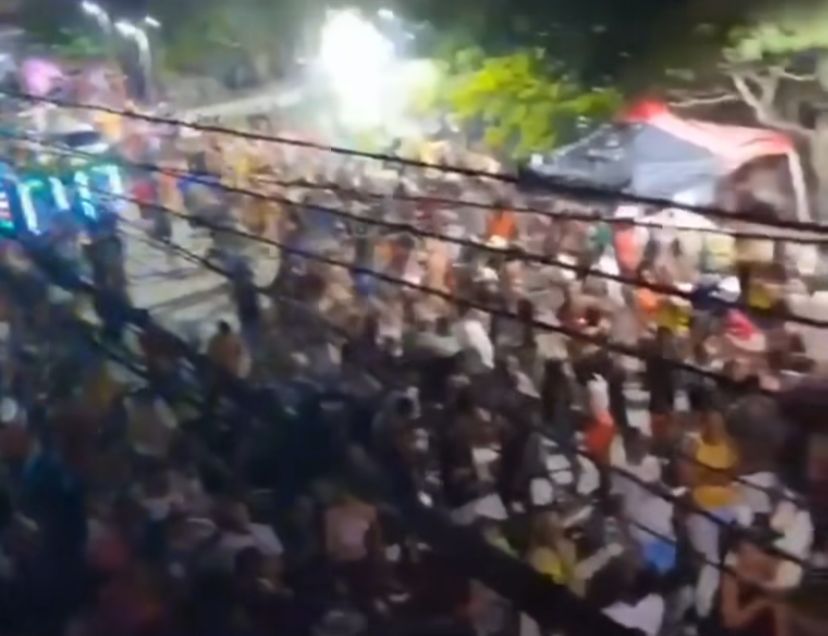 Confusão generalizada durante o 'Bloco da Ressaca', em Itapissuma./Foto: Reprodução/redes sociais Confusão generalizada durante o 'Bloco da Ressaca', em Itapissuma./Foto: Reprodução/redes sociais
